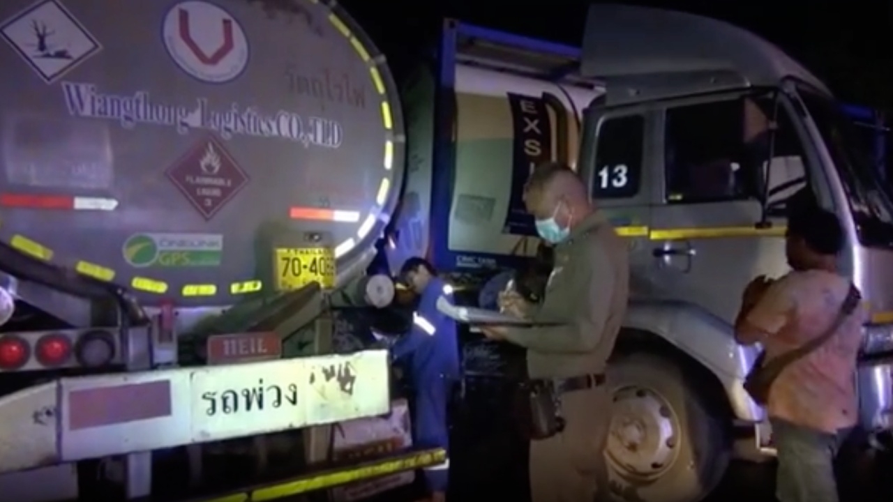 ปราจีนบุรี หวิดบึม รถบรรทุกสารเคมีชนท้ายรถบรรทุกเอทานอล 44,000 ลิตร