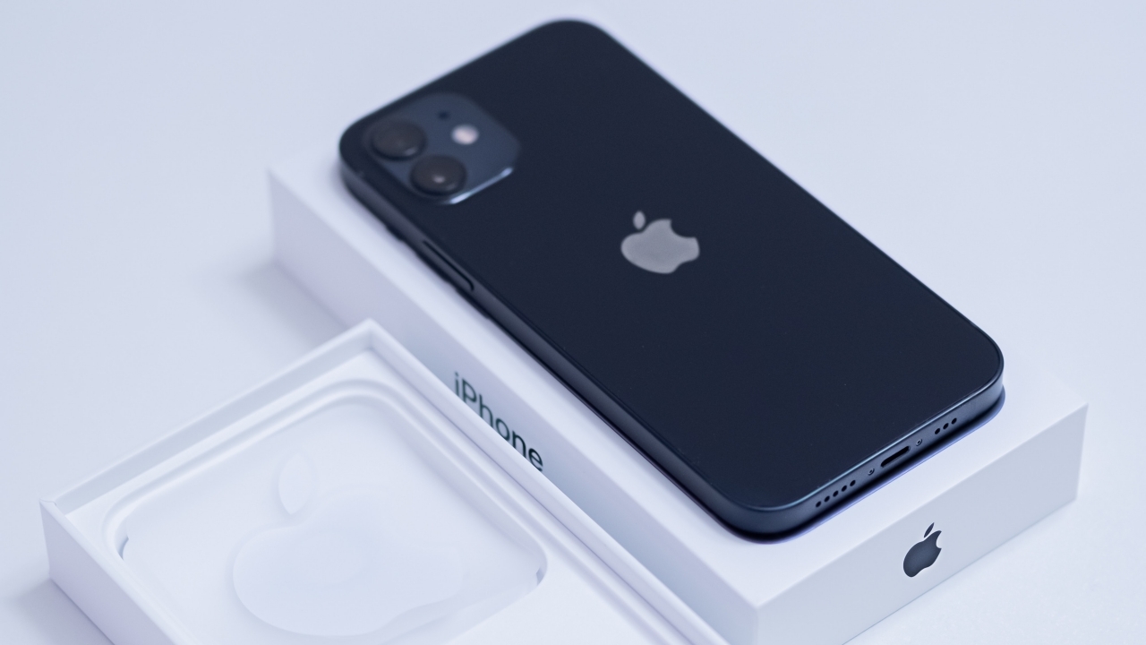 บราซิลสั่งห้ามขาย iPhone เหตุไม่แถมอะแดปเตอร์แปลงไฟ
