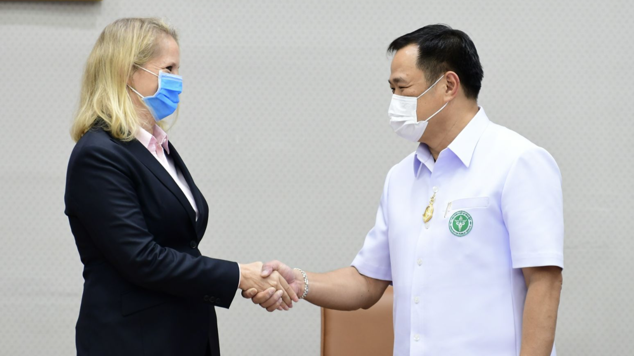 “อนุทิน” จ่อเซ็นสัญญา หาไฟเซอร์ฝาสีแดงฉีดเด็กเล็ก 3 ล้านโดส