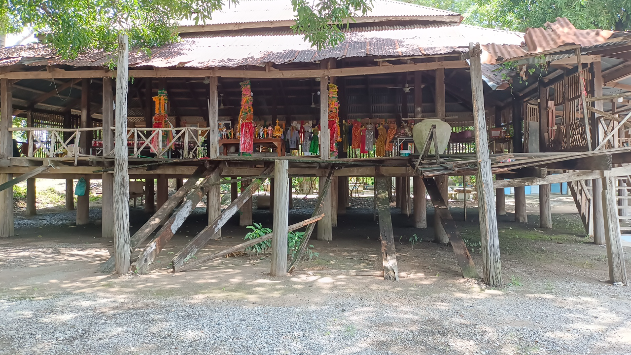 ขอโชค "เสาตะเคียน 3 แม่ย่า" คอหวยจุดธูปเสี่ยงทาย ส่อง "เลขเด็ด" งวดนี้