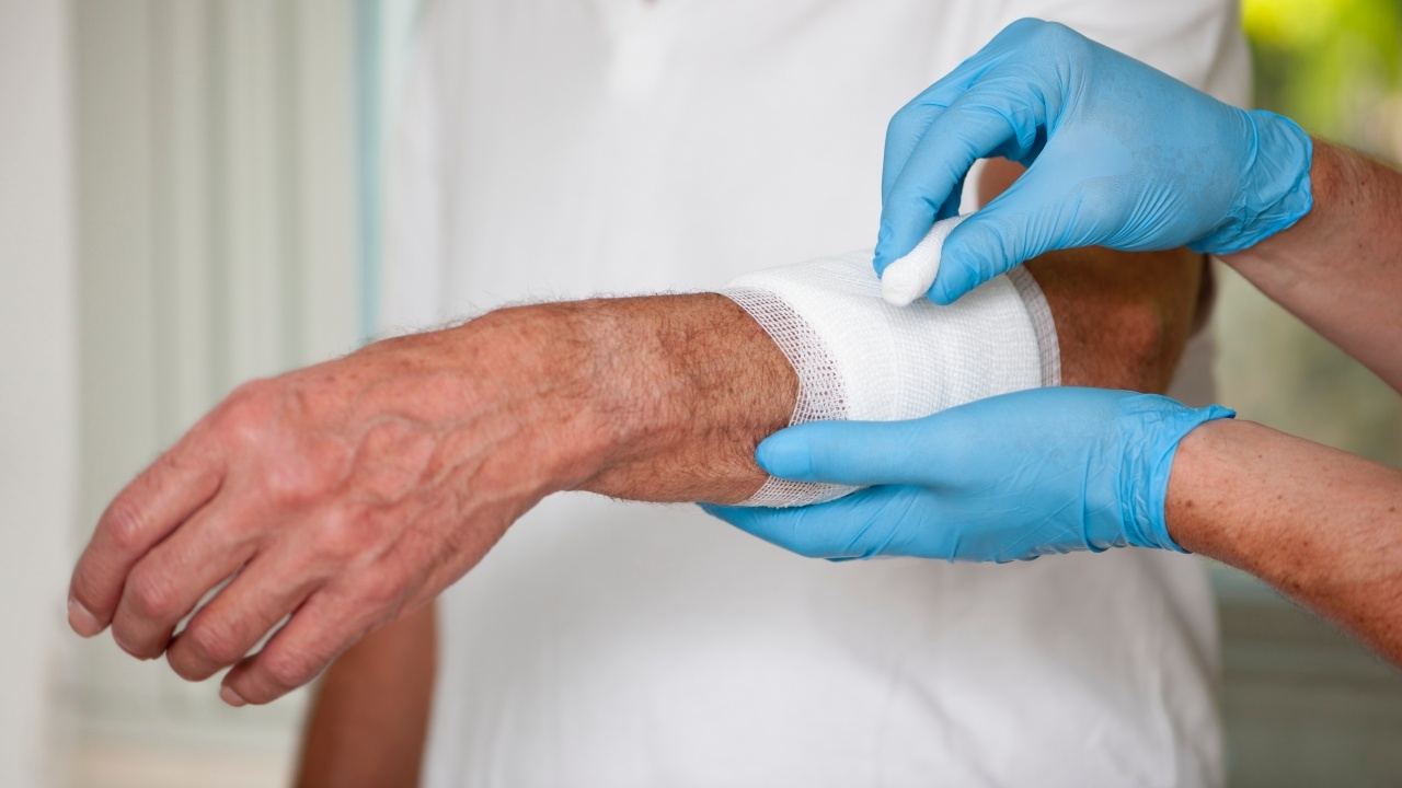 แผลเรื้อรัง ดูแลอย่างไร? ให้ไม่ลุกลามและหายได้