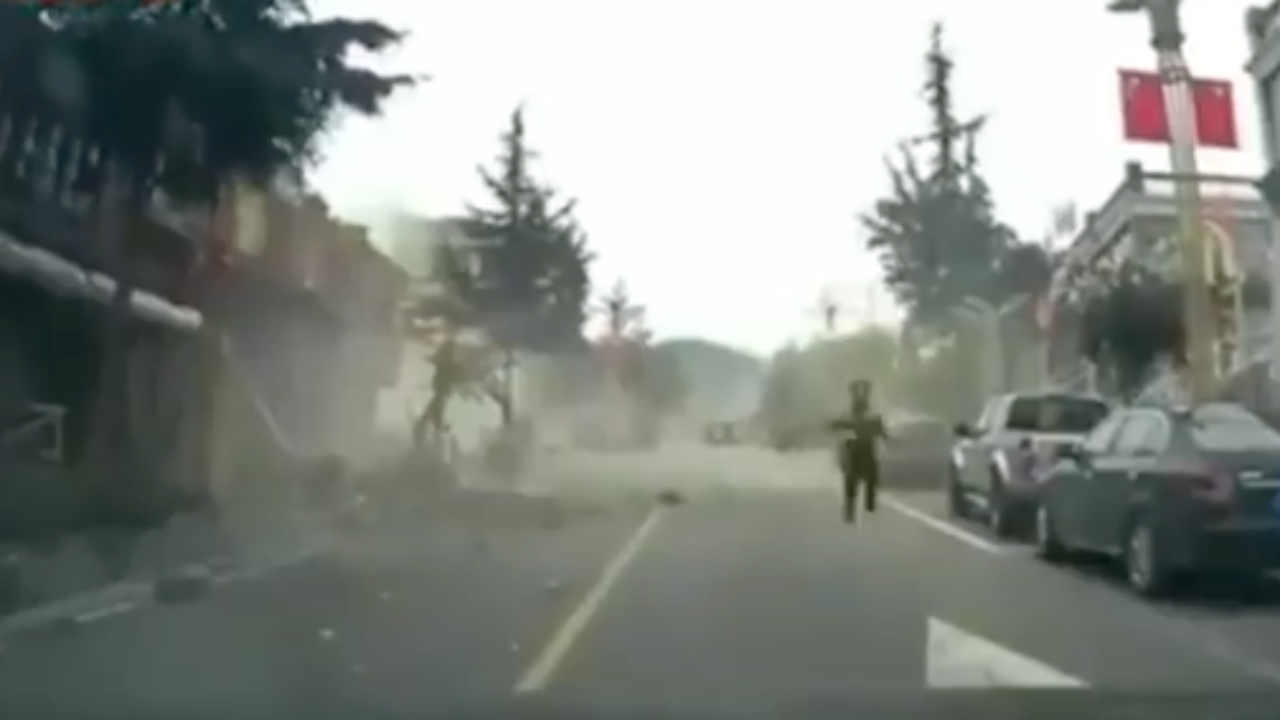 แผ่นดินไหวเสฉวนยอดตายพุ่ง 46 ศพ กู้ภัยเร่งค้นหาอีก 16 รายที่ยังสูญหาย