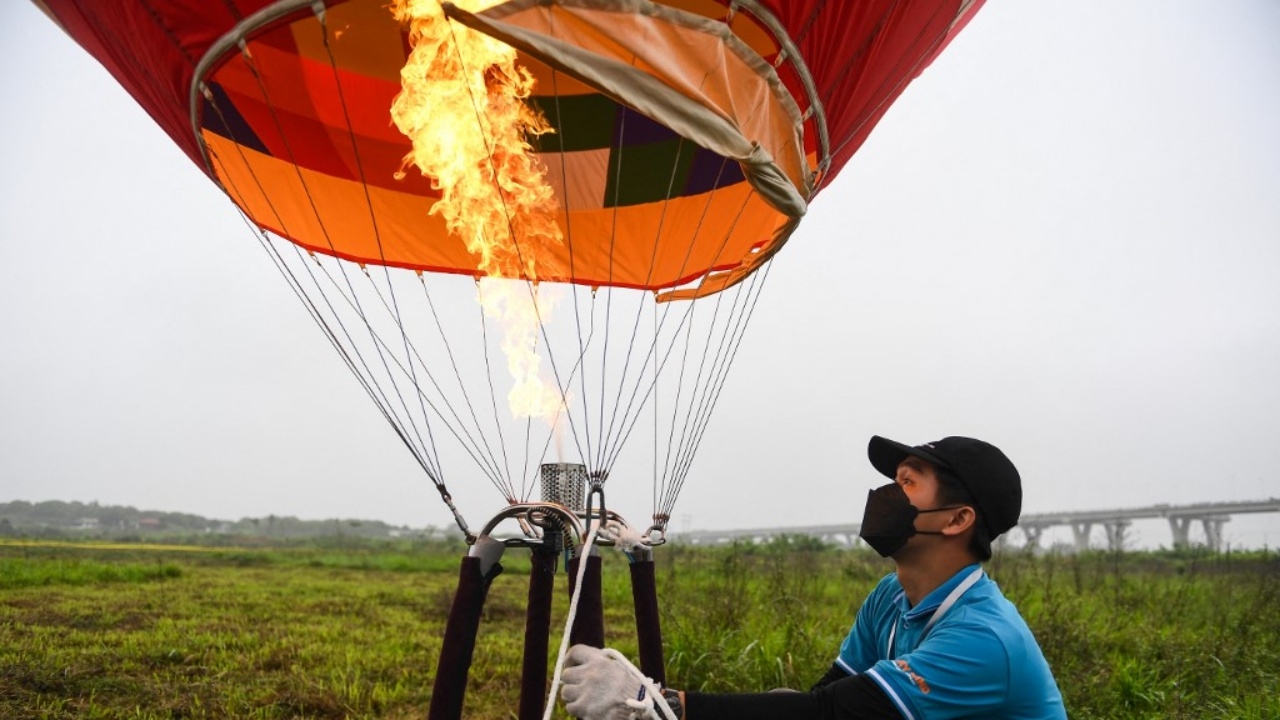  หนุ่มจีนดวงแข็งรอดปาฏิหาริย์ หลังบอลลูนถูกลมพัดหายไป 2 วัน (คลิป)