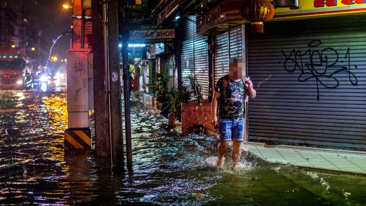 สภาพอากาศวันนี้ ฤทธิ์มรสุม ทั่วไทยมีฝนตกหนักถึงหนักมาก กทม.ฉ่ำร้อยละ 70