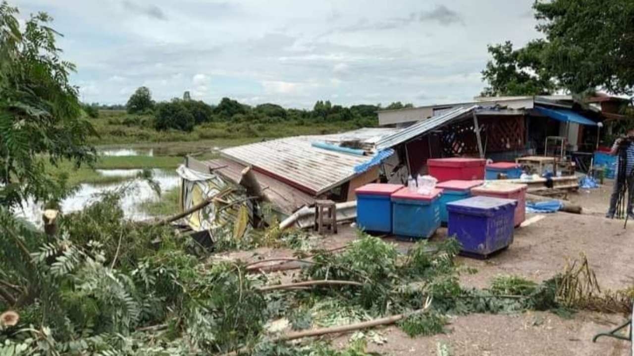 ดินสไลด์ริมแม่น้ำมูลที่ อ.เมืองอุบลฯ หลังตลิ่งทรุดตัว บ้านคน-ถนนเสียหาย 