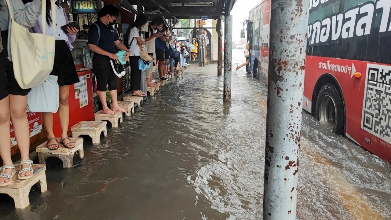 ทุลักทุเล