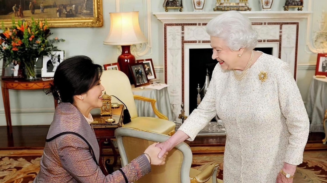 ยิ่งลักษณ์-ทักษิณ น้อมรำลึกพระมหากรุณาธิคุณ “ควีนเอลิซาเบธที่ 2” เสด็จสวรรคต