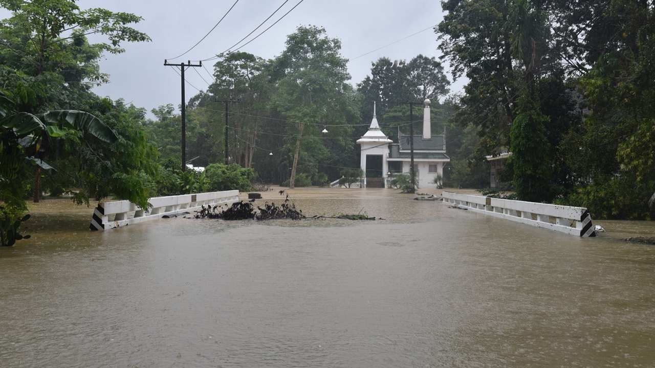 น้ำท่วมจันทบุรี 5 อำเภอ อ.เขาคิชฌกูฏ อ่วมสุด จับตาเย็นนี้น้ำถึงตัวเมือง