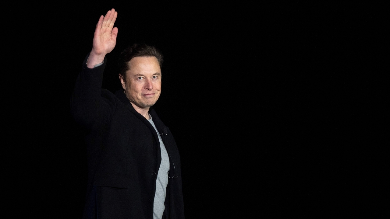 Elon Musk ยอมรับคุย Apple เกี่ยวกับประเด็นการส่งข้อความฉุกเฉินผ่านดาวเทียม