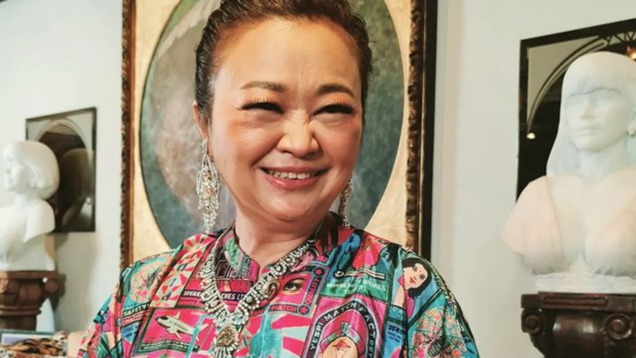 เปิดภาพสร้อยคอราคา 1,300 ล้าน ที่ ไฮโซสุมณี ให้ เจนนิเฟอร์ คิ้ม ยืมใส่