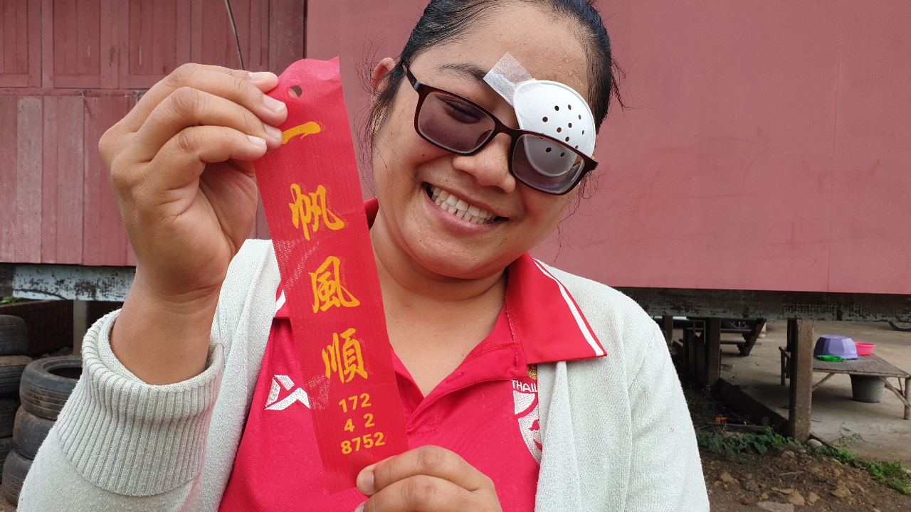 ครูสาวขอเลขเด็ด "หลวงปู่แปลก-เรือแม่ตะเคียน" หลังดวงปังถูกหวย 9 งวดติด