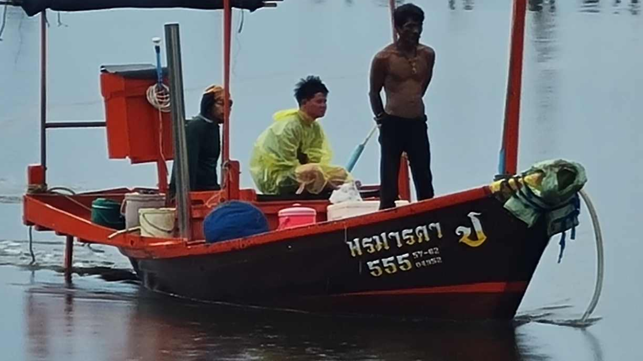 สองหนุ่มไต้หวัน เรือคายัครั่วในทะเลระยอง ลอยคอข้ามคืน ตาย 1 รอด 1 