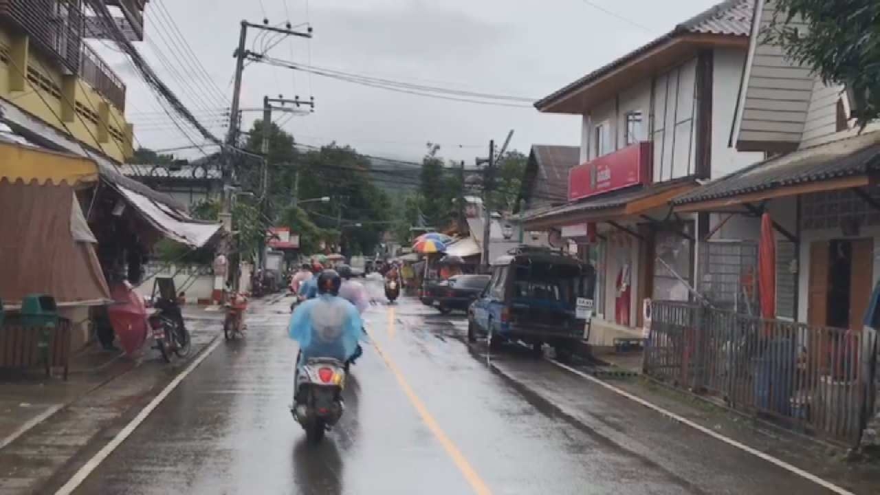 แม่ฮ่องสอนฝนหนัก ปางมะผ้าเจอน้ำป่าท่วมหมู่บ้าน เฝ้าระวังเขตเศรษฐกิจ อ.ปาย