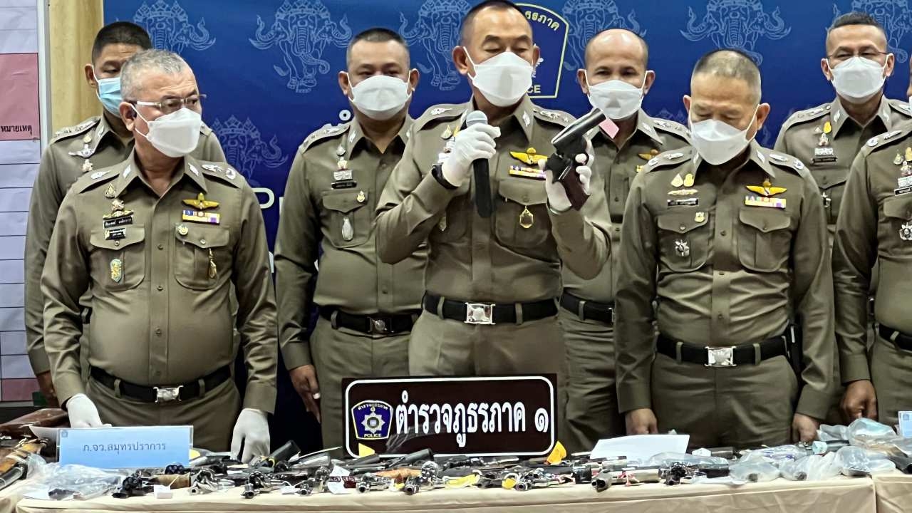 ตำรวจภูธรภาค 1 กวาดล้างอาชญากรรม ยึดอาวุธและยาเสพติดจำนวนมาก