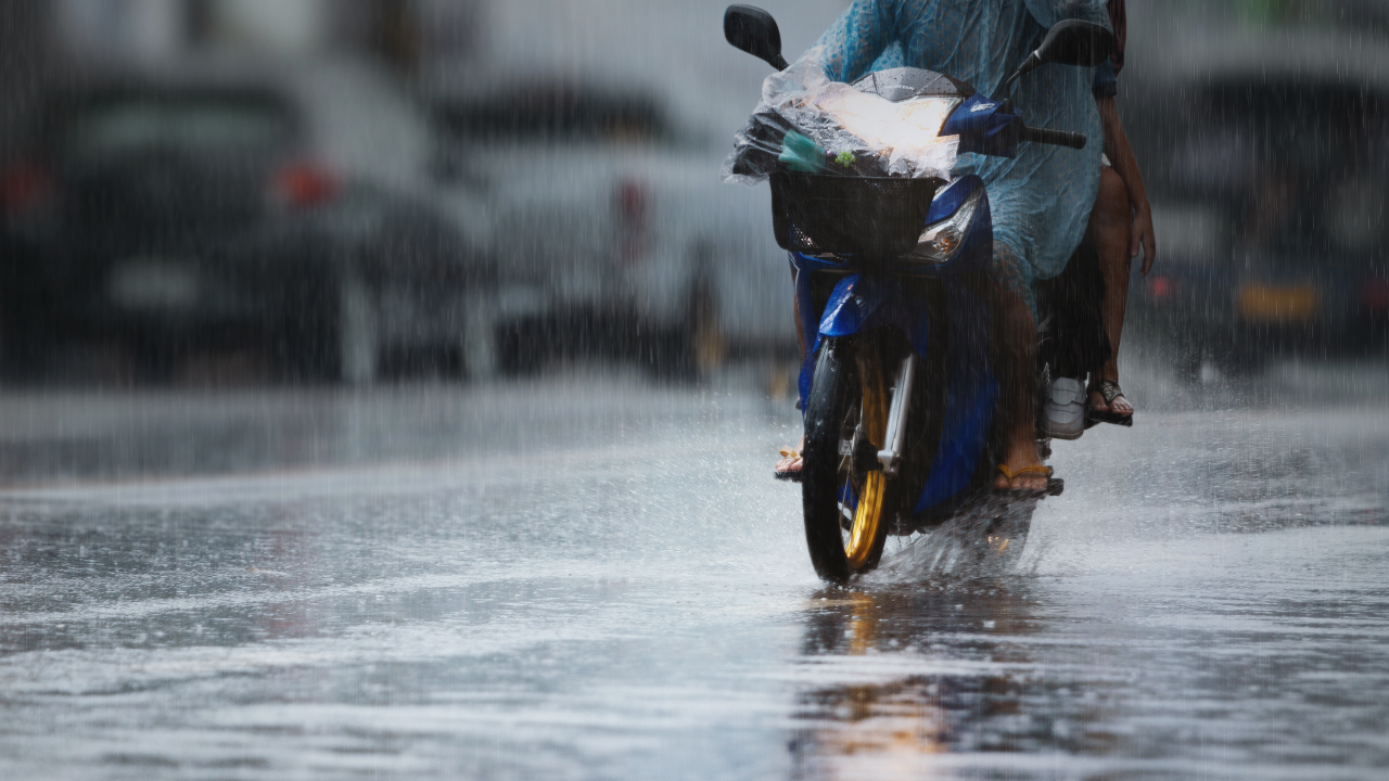 กรมอุตุนิยมวิทยา เตือนฉบับ 8 พายุโซนร้อน "มู่หลาน" เช็กพื้นที่ฝนตกหนัก