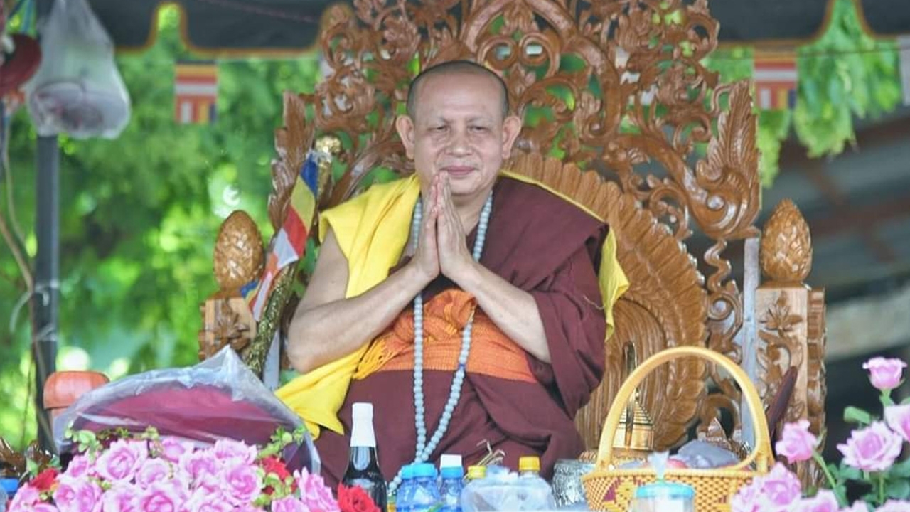 "ครูบาบุญชุ่ม" อาพาธหนัก บินด่วนเข้ากรุงเทพฯ ส่ง รพ.เร่งรักษาอาการ