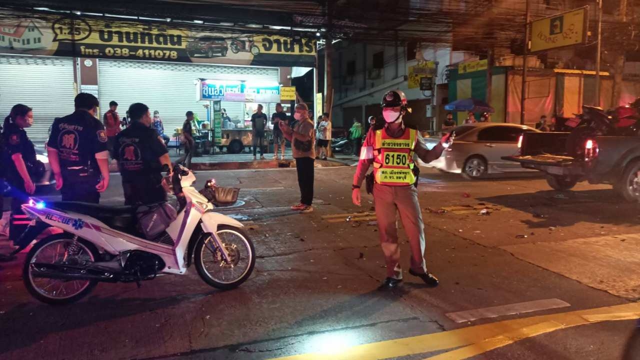 ซีบีอาร์ 500 ประสานงาเวฟ กระเด็นคาแยกซอยเล้งกี่ พัทยาสาย 3 ตาย 1 สาหัส 1