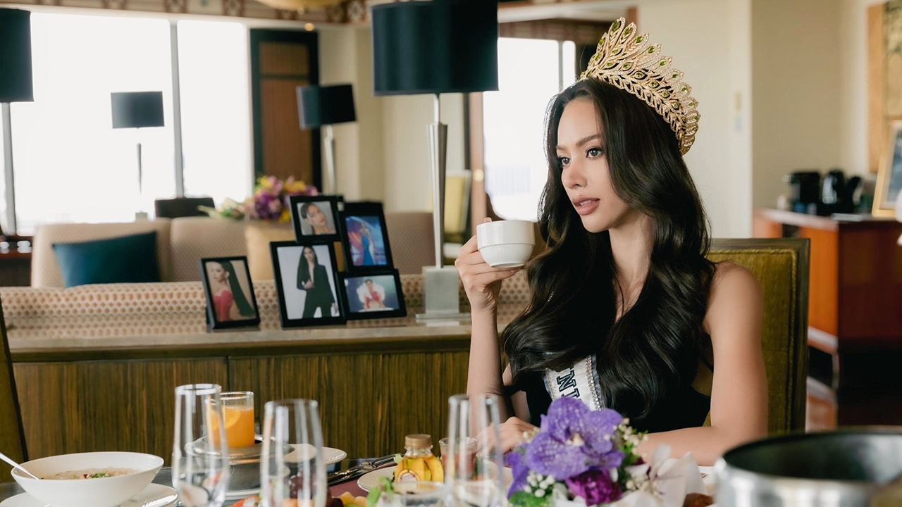 ชีวิตจากกองขยะ สู่มิสยูนิเวิร์สไทย "แอนนา" สุดสง่าคว้ามงกุฎ เปลือยใจสู้เพื่อการศึกษา