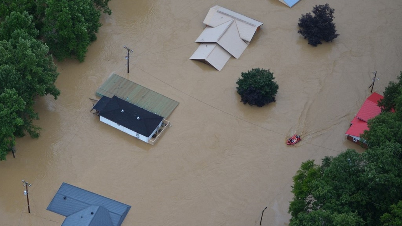 รัฐเคนทักกีอ่วมหนักน้ำท่วม ยอดตายพุ่ง 35 ศพ สูญหายอีกนับร้อยราย