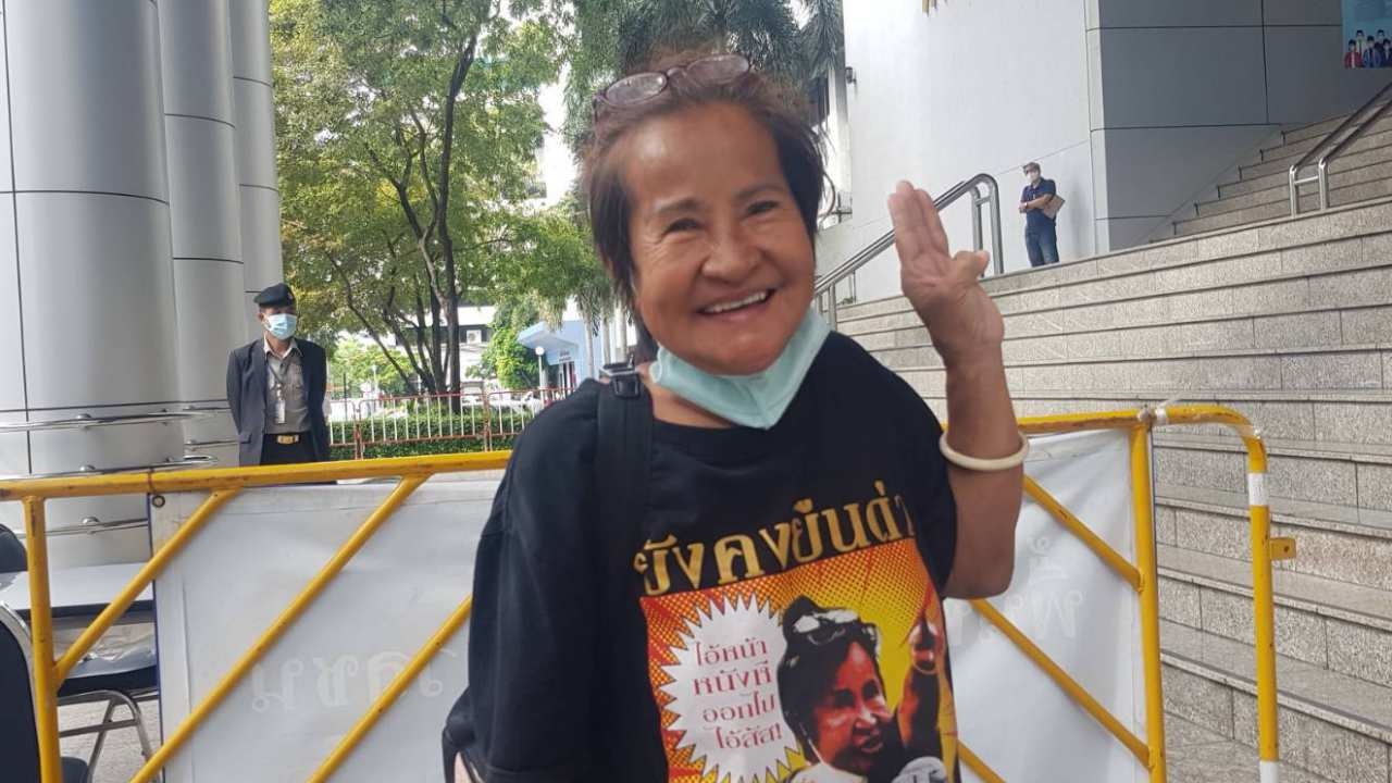 ศาลสั่งคุก 1 ปีปรับ 2 หมื่น ป้าเป้าและพวกคดีม็อบ 11สิงหาฯ โทษจำรอลงอาญา3ปี