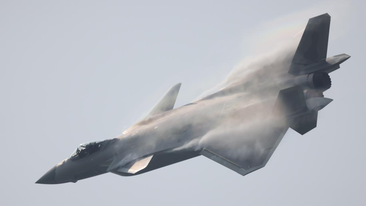 จีนเดือด ส่งบินรบ 21 ลำ มาเขตป้องกันภัยทางอากาศไต้หวัน หลัง ‘เพโลซี’ มาถึง