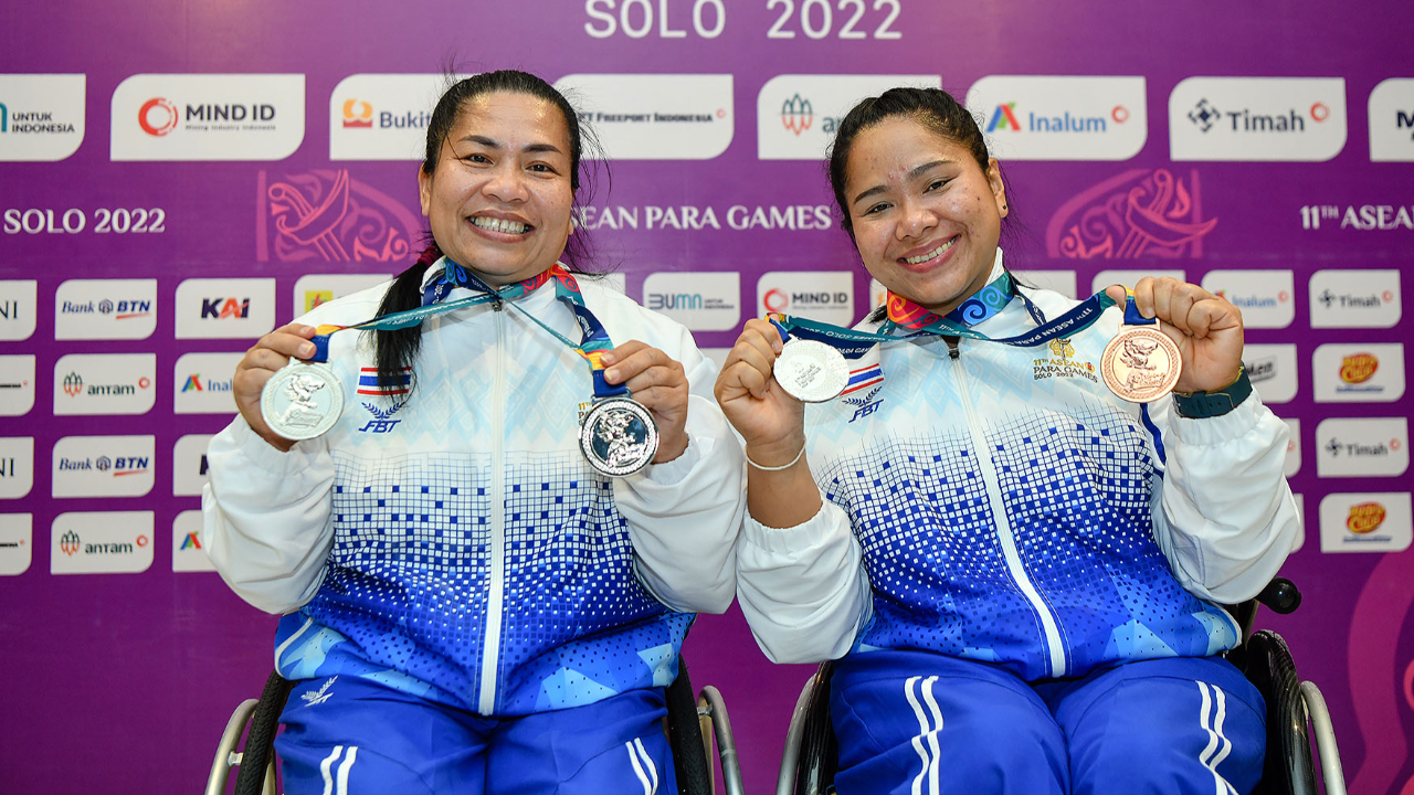 จอมพลังสาว ‘อรวรรณ-รุจาภา’ ซิวเงินยกเหล็ก อาเซียน พาราเกมส์ 2022
