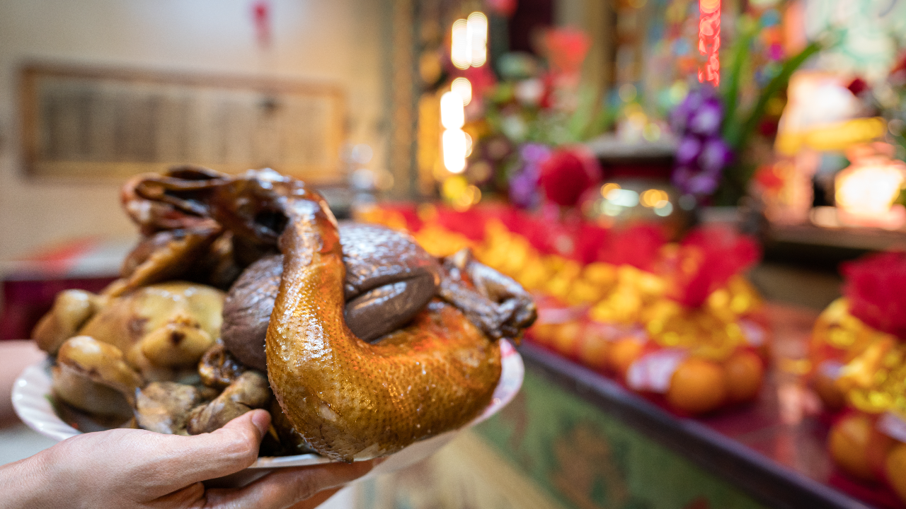 วันสารทจีน 2565 รวมของไหว้มงคลที่ต้องใช้พร้อมความหมายสำคัญ