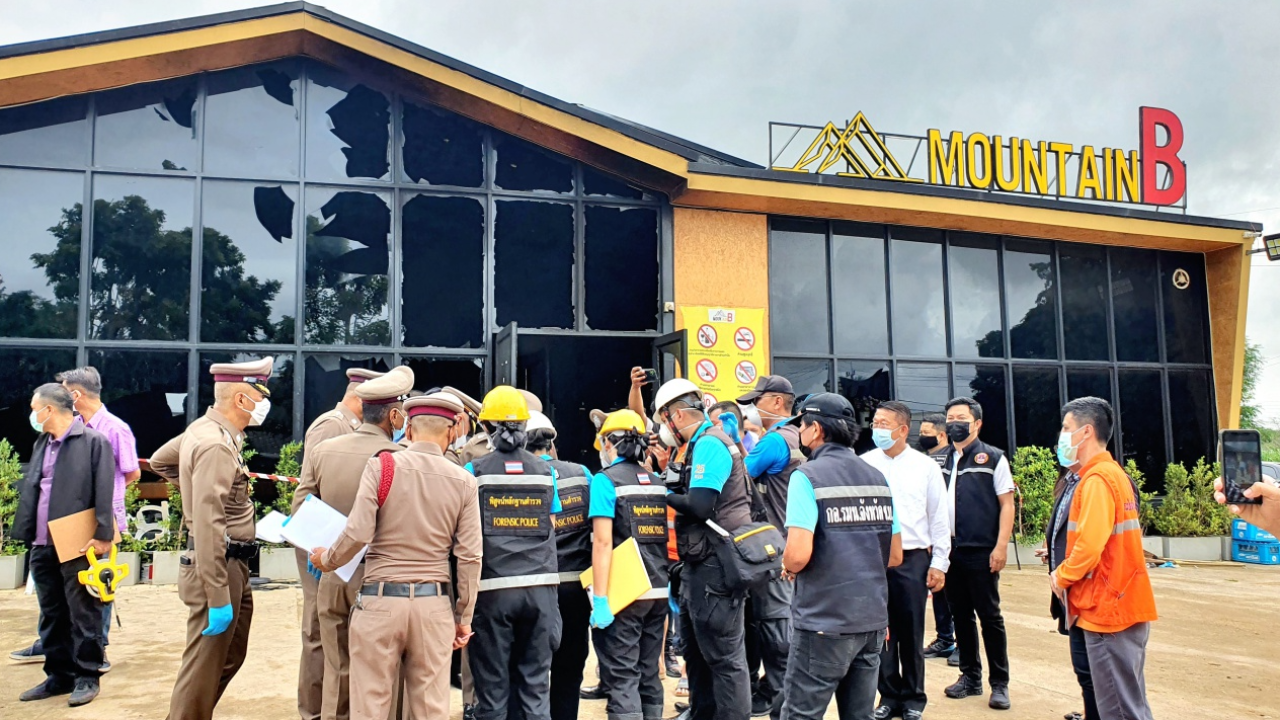 ตร.ตรวจในผับ Mountain B พบผิดก.ม.อื้อ เผยระเบิดรุนแรงมีคนตายทันที 