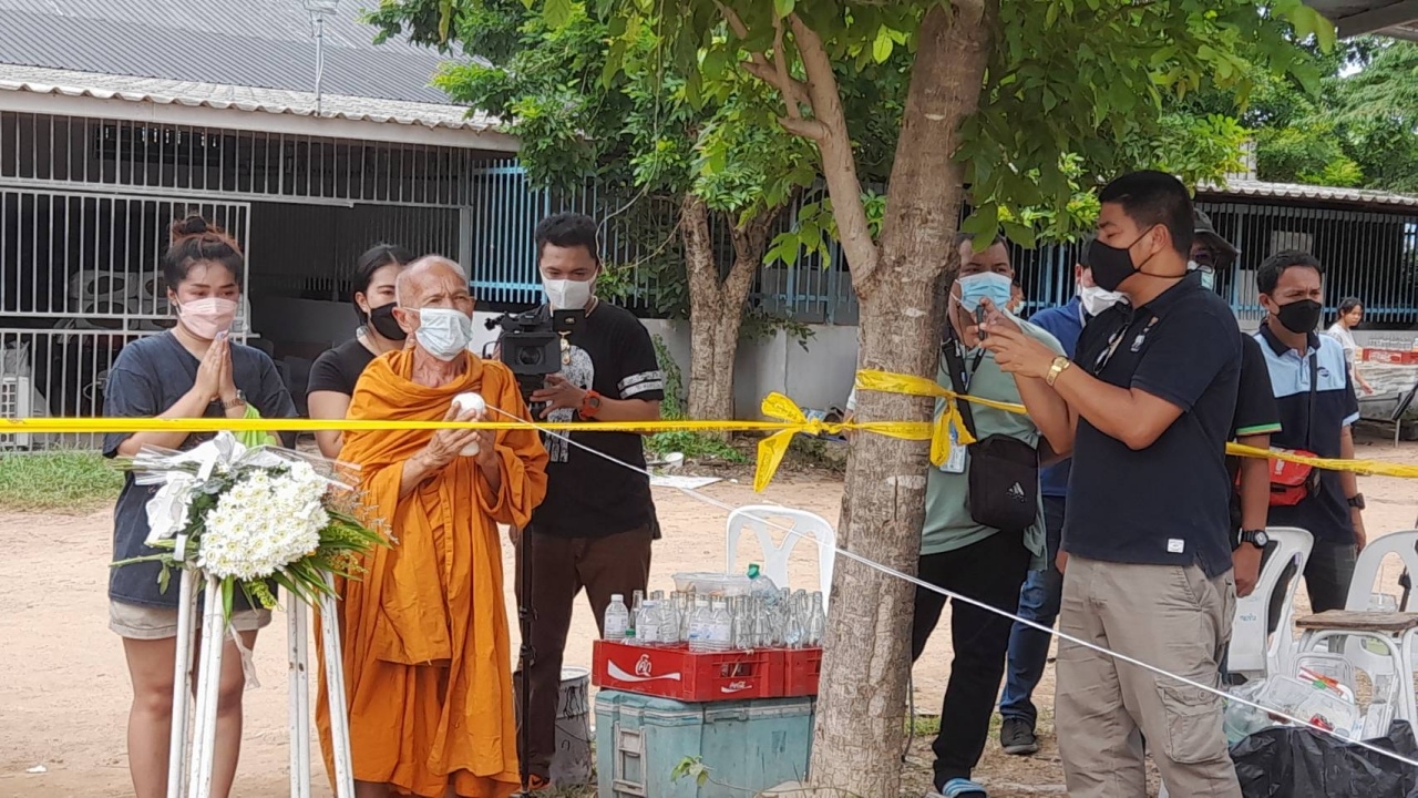 จนท.เก็บหลักฐานเพิ่มผับมรณะ ญาติเหยื่อนิมนต์พระจุดธูปเรียกวิญญาณกลับ
