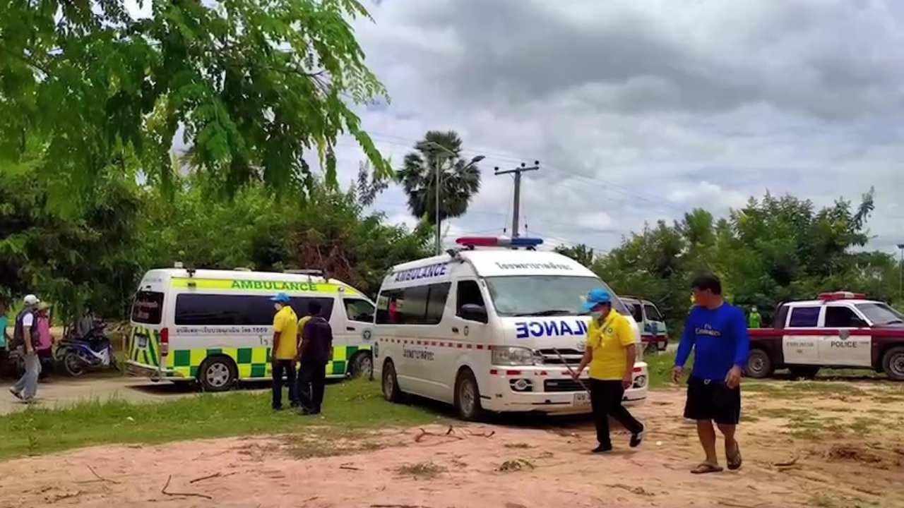 เด็กจมน้ำตาย 3 ศพ ชาวบ้านเชื่ออาถรรพณ์ ปาประทัดใส่ศาล ทำเจ้าที่ตามอาฆาต