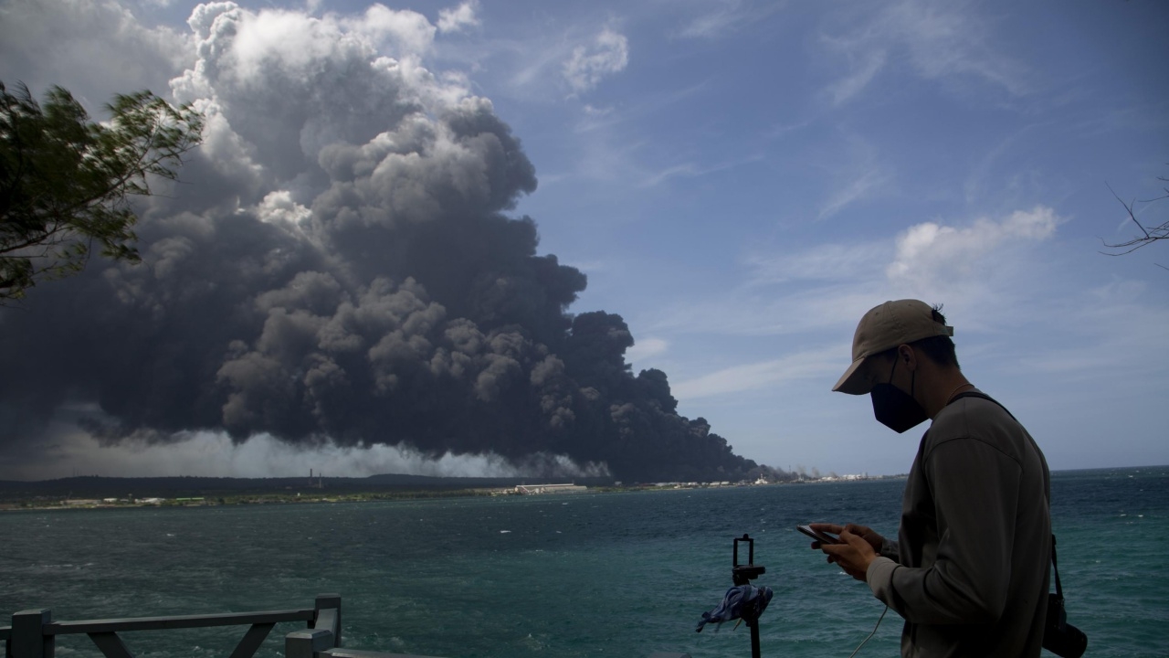 ไฟไหม้คลังน้ำมันคิวบายังลุกลามหนักต่อเนื่องเป็นวันที่ 3