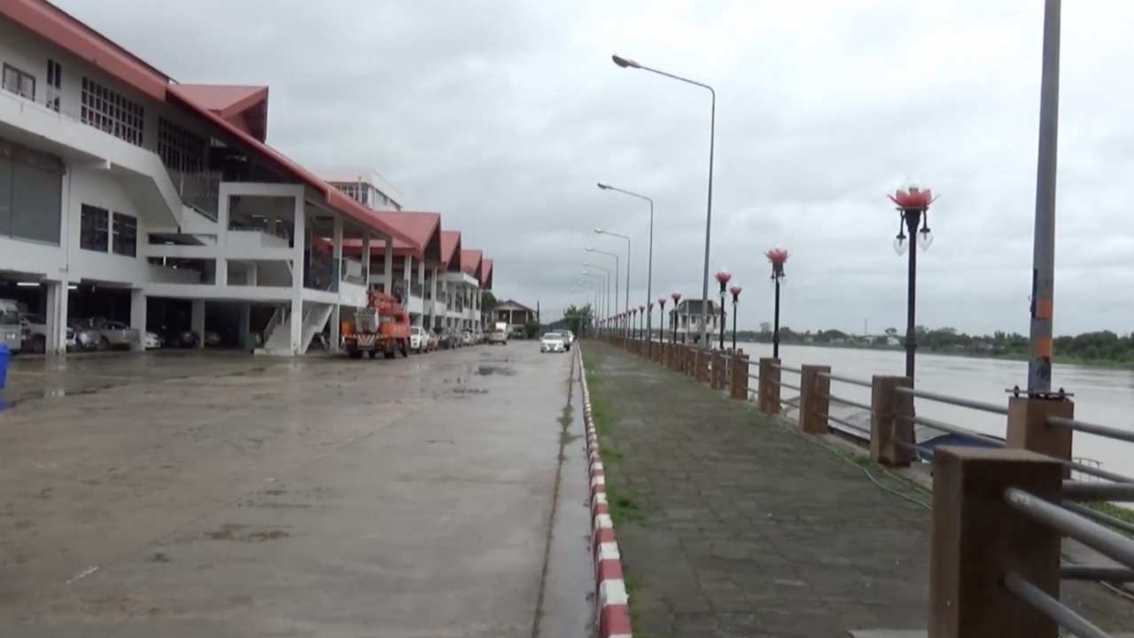 เตือนอุบลราชธานี เจอฝนตกยาว 2 สัปดาห์ ล่าสุดพ่อลูกเก็บผักบุ้งจมดับ 2 ศพ