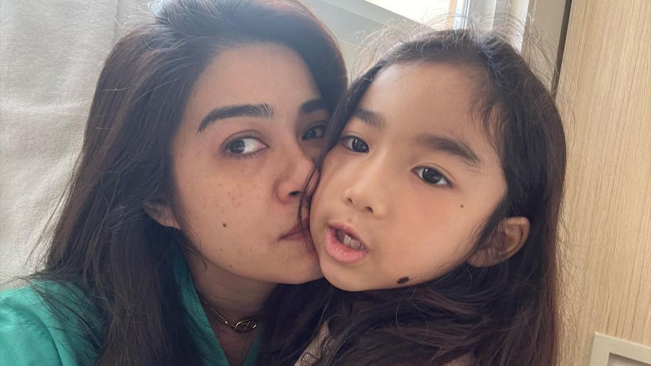 แจง ภรรยาแจ๊ส ชวนชื่น ติดโควิดพร้อมลูกสาว เผยผลตรวจพบปอดเป็นฝ้า