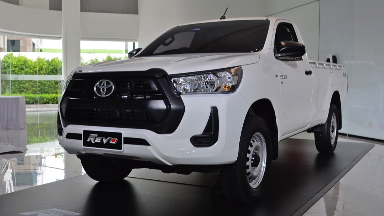 หัวเดี่ยว ขับสี่ เกียร์ออโต้ มีดีที่ราคา! ส่อง TOYOTA HILUX REVO STANDARD CAB 2.8 AT 4x4 ENTRY