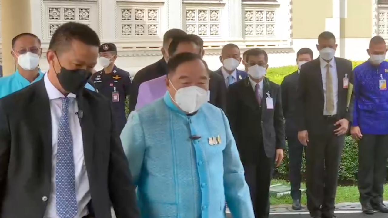 “บิ๊กป้อม” งดตอบ หลังไพบูลย์ลั่นจ่อฟ้องพีระพันธุ์ - มาดามเดียร์ ลาออก