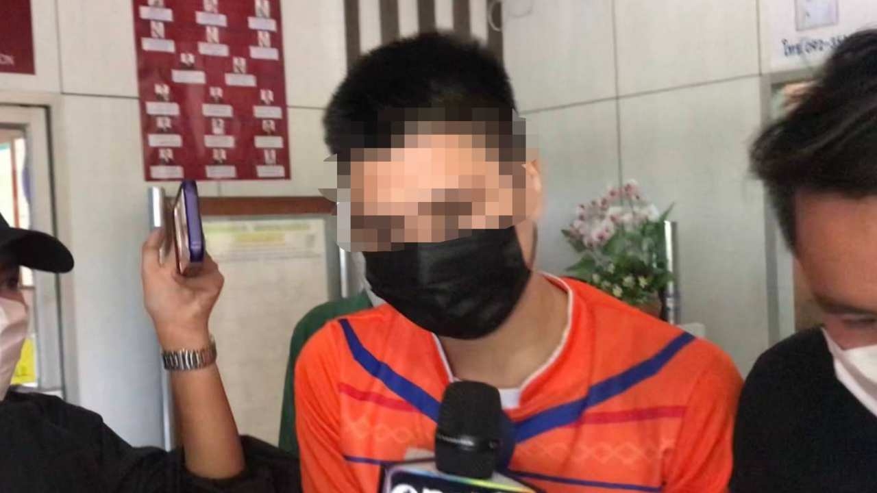 ตร.คุมตัว "มอส-ฟลุ๊ค" คู่หูถล่มบ้าน 16 นัดฝากขัง ญาติตามมาส่งเนืองแน่น