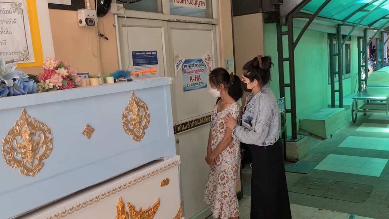 แม่น้องไอซ์ เหยื่อไฟไหม้ผับศพที่ 19 ยังรับศพลูกไม่ได้ เหตุเอกสารไม่พร้อม