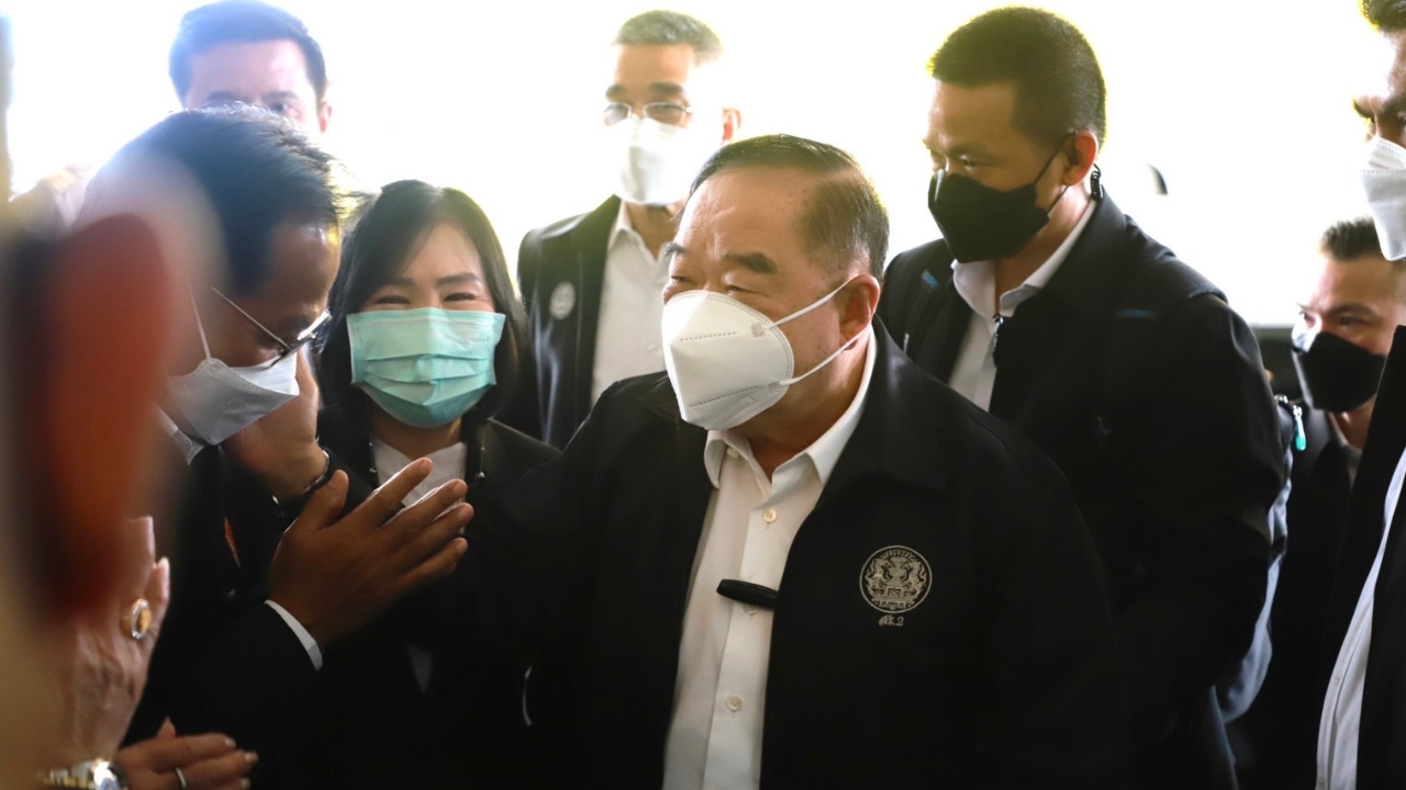 ไม่รู้ๆ สภาล่ม “บิ๊กป้อม” โยนถาม “พีระพันธุ์” เองใครเป็นนักเล่นเกม