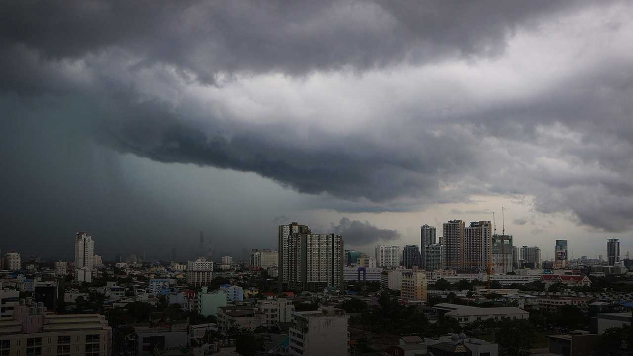 เตือนฉบับ 7 เช็กชัดๆ จังหวัดไหนบ้าง ยังเจอ "ฝนตกหนักถึงหนักมาก"