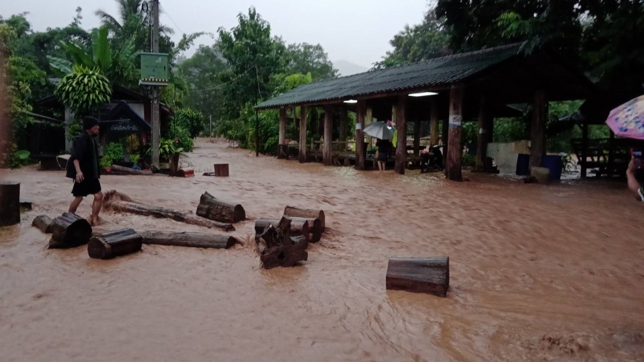 แพร่เจอฝนถล่มหนัก น้ำป่าทะลักที่ ต.สวนเขื่อน-ต.บ้านเวียง ชาวบ้านหาย 1 ราย