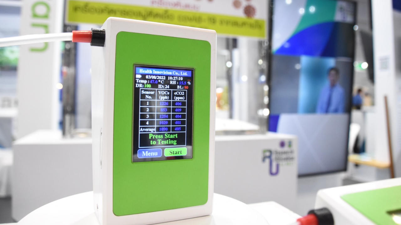 ชื่นชมนักวิจัยไทย คิดค้นตรวจโควิดจากลมหายใจ ค่าใช้จ่ายไม่เกิน 10 บาท/คน