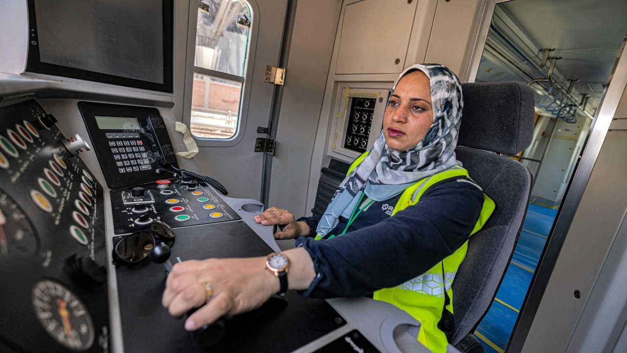 ฮือฮา อียิปต์จ้างพนักงานขับรถไฟหญิงครั้งแรก
