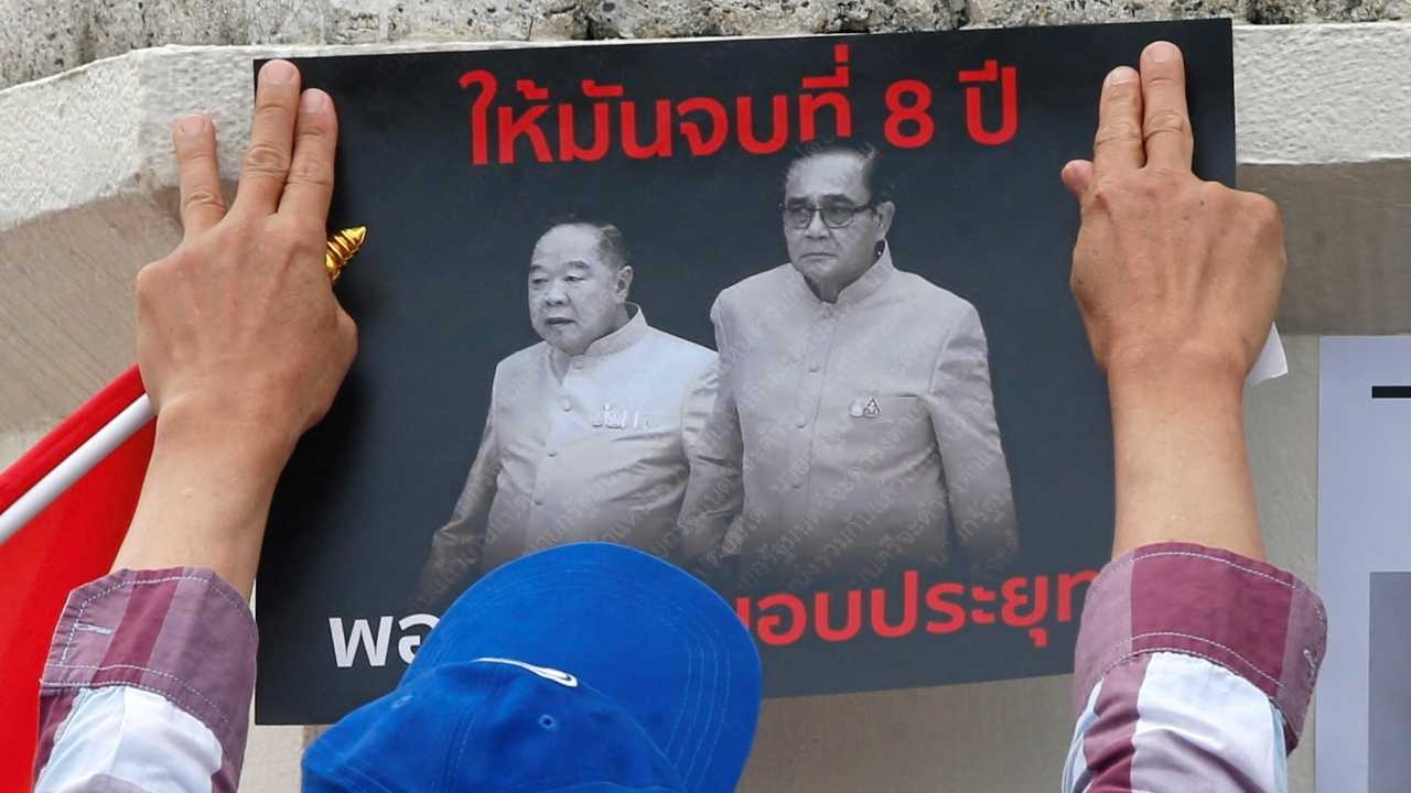 แฮชแท็ก นายกเถื่อน เป็นกระแสในโซเชียล คนแสดงความเห็น นายกฯ นั่งเก้าอี้ 8 ปี