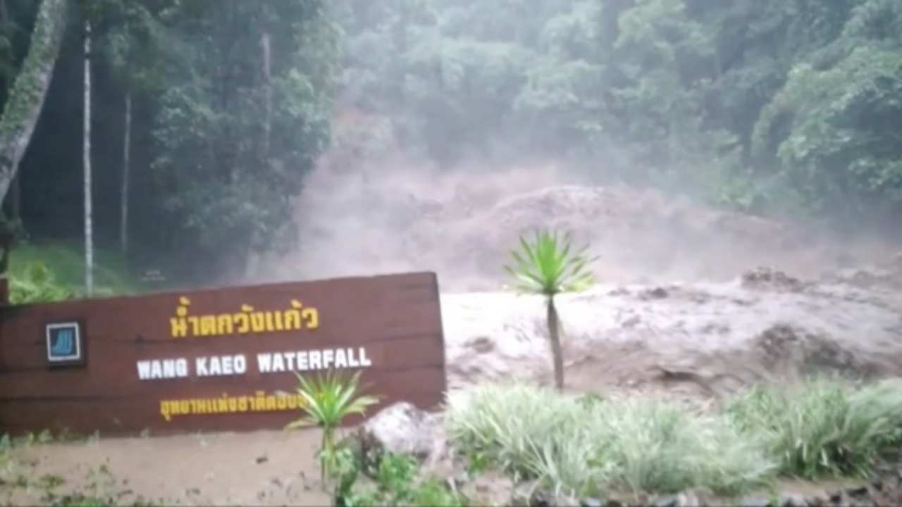 น้ำป่าทะลักน้ำตกวังแก้ว-ตาดหมอก เตือนชุมชนท้ายน้ำ อ.วังเหนือ ระวังล้นตลิ่ง