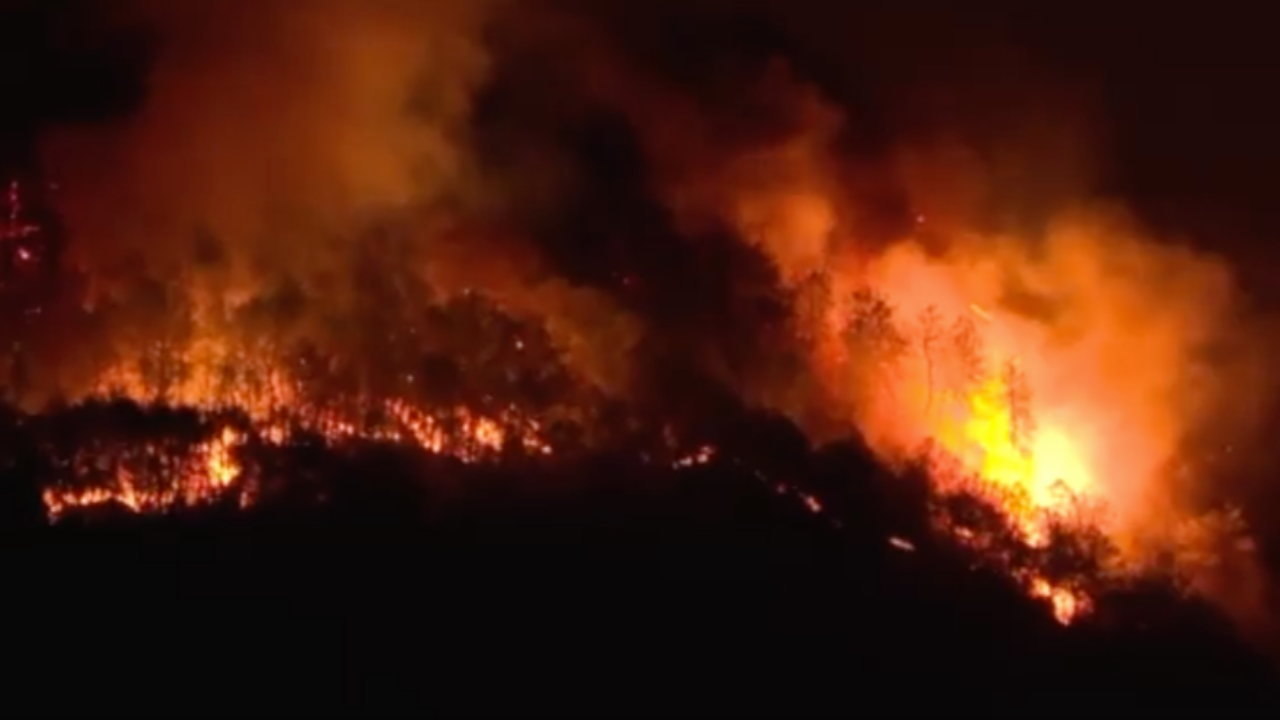 จีนอ่วม แล้งจัดทำไฟไหม้ป่ารุนแรงทาง ตต.เฉียงใต้ เร่งอพยพประชาชน 1,500 คน