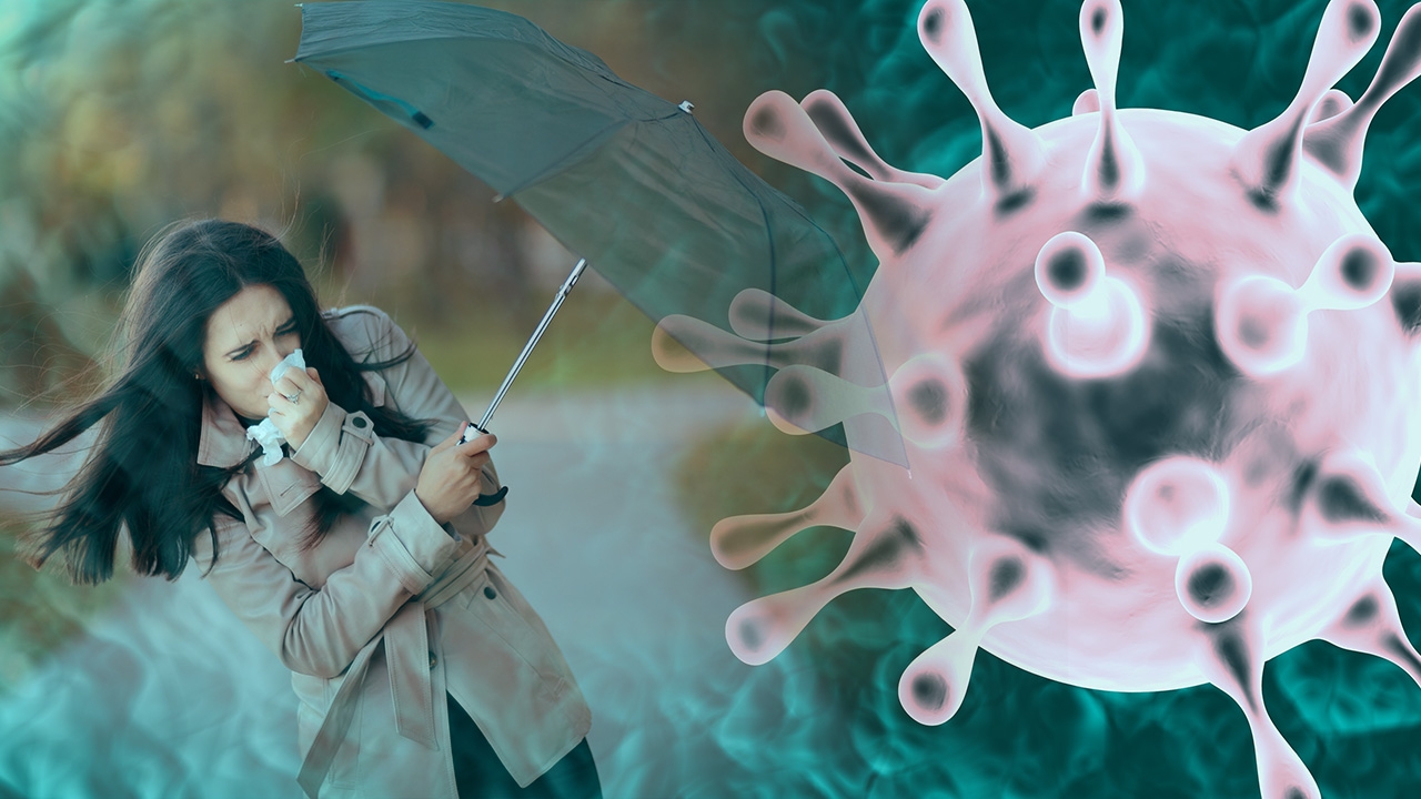 เฉลยทำไมตากฝนเสี่ยงติดโควิด หมอเตือนบวกไข้หวัดใหญ่อาการหนักกว่าเดิม