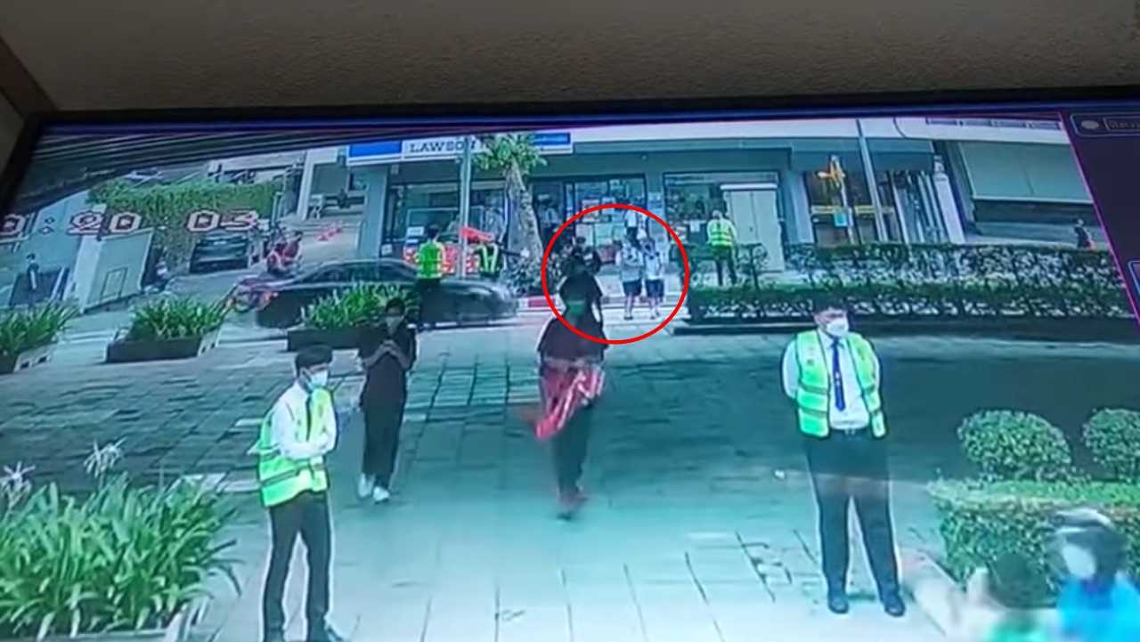 เด็กยังผวา ไม่กล้าข้ามถนน เบนซ์ฝ่าธงแดง ชนนักเรียน เจ็บ 3 บริเวณทางม้าลาย