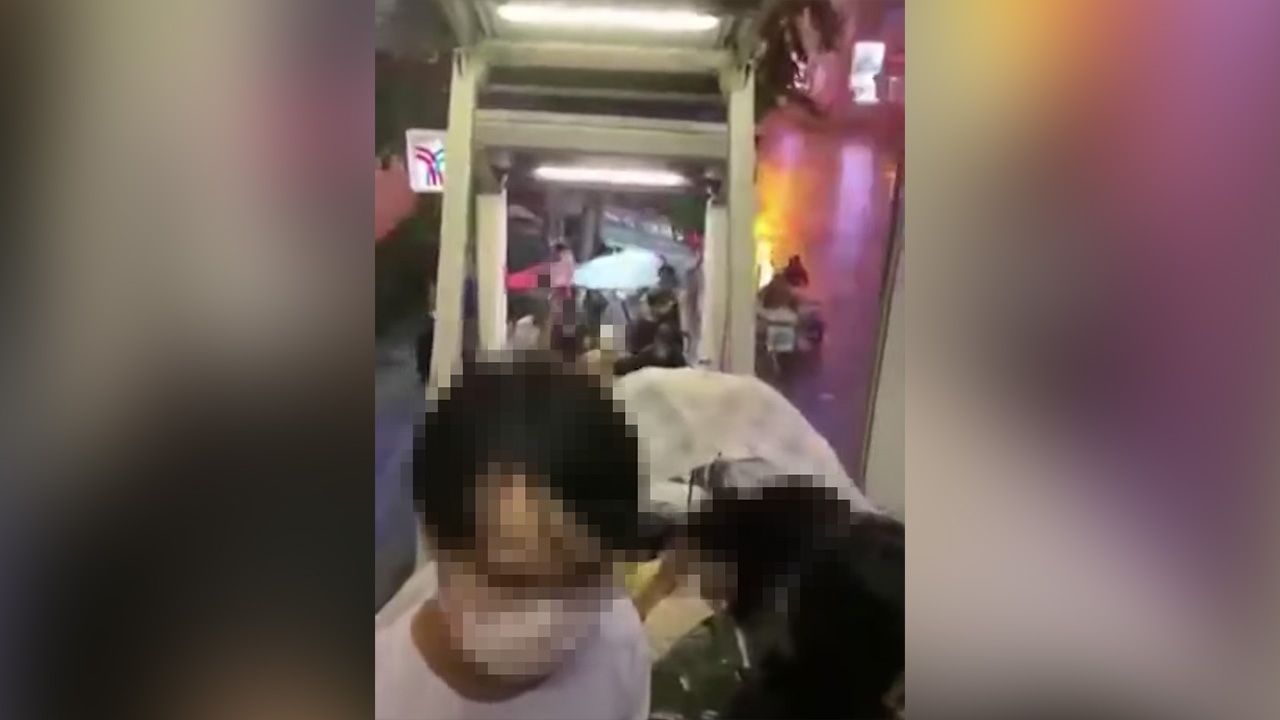 เปิดอีกคลิป นาทีตกบันไดเลื่อน BTS เสียงกรี๊ดลั่น นร.สาว เย็บ 15 เข็ม