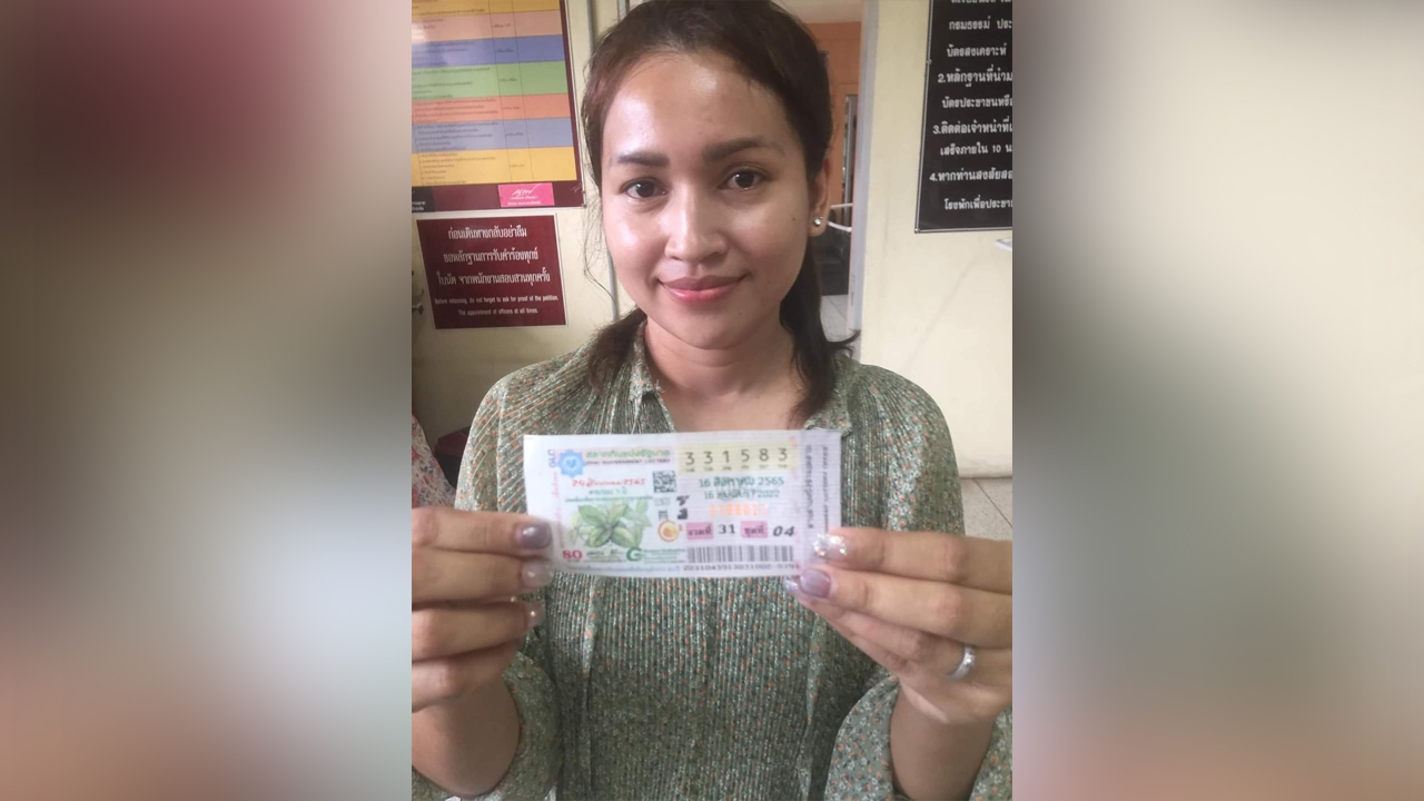 สาวเจ้าของร้านขายชุดกีฬา ถูกรางวัลที่ 1 จะนำเงินสนับสนุนทีมฟุตบอลปักธงชัย