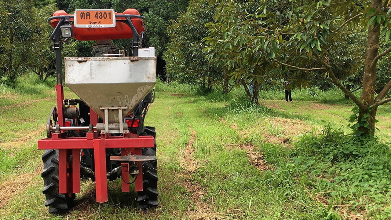 เครื่องใส่ปุ๋ยสวนทุเรียน